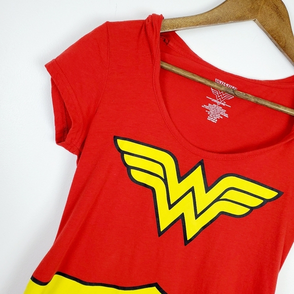 Wonder Woman Short Sleeve Hooded T-Shirt Cosplay - Picture 4 of 8